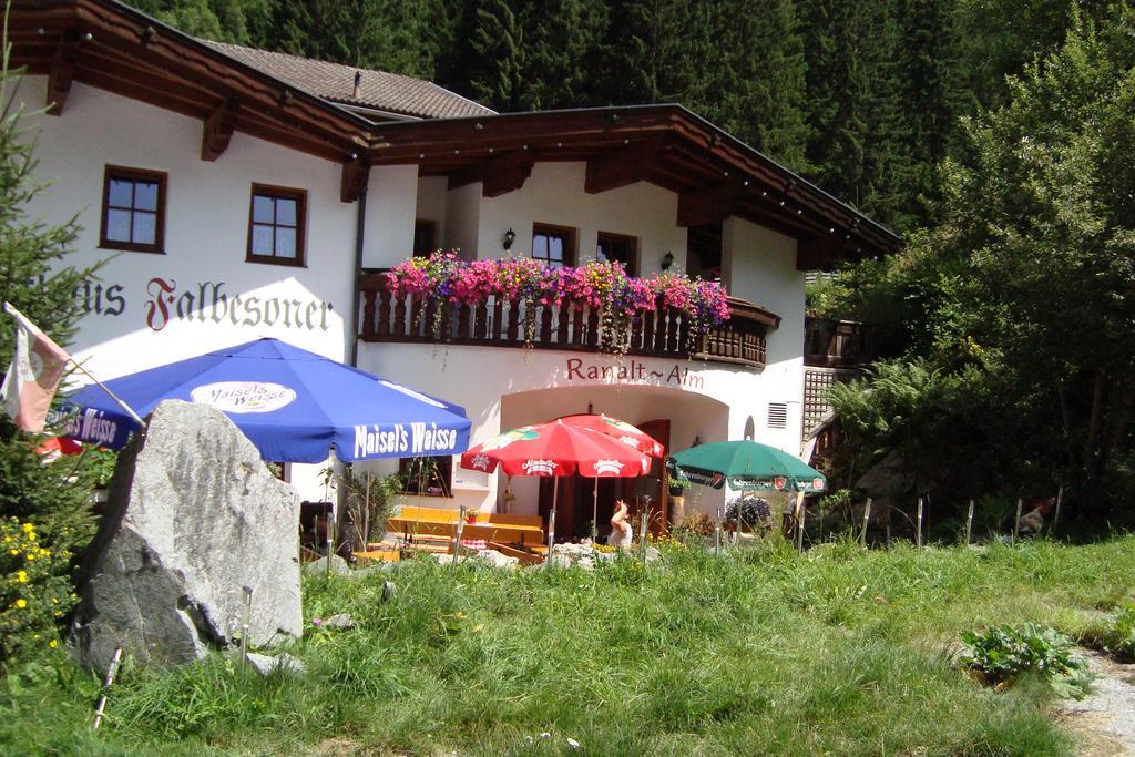 Gasthaus Falbesoner Lägenhet Gschnitz Exteriör bild